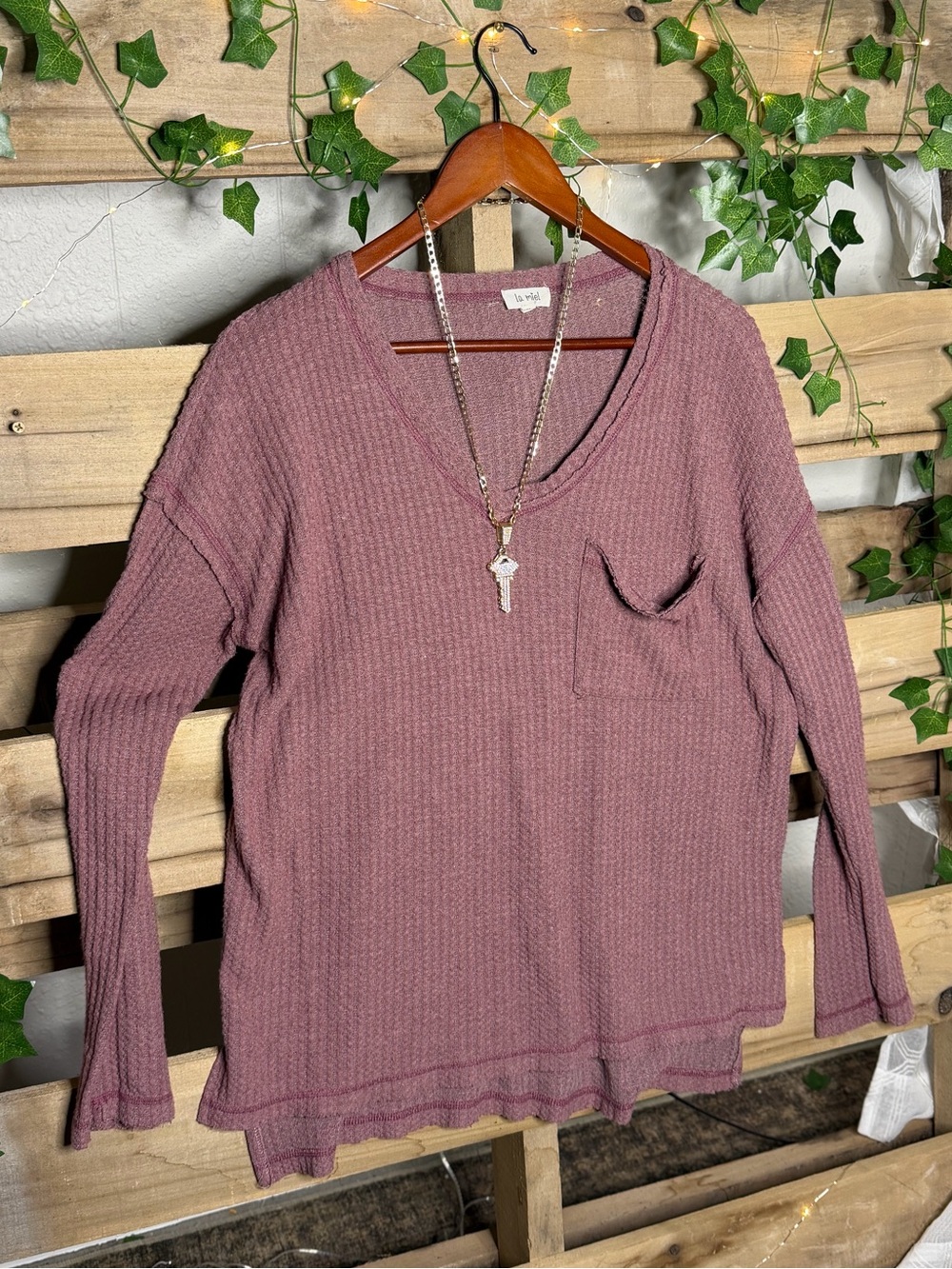 LA MIEL Waffle-Knit V-Neck Long Sleeve Top in Dusty Rose